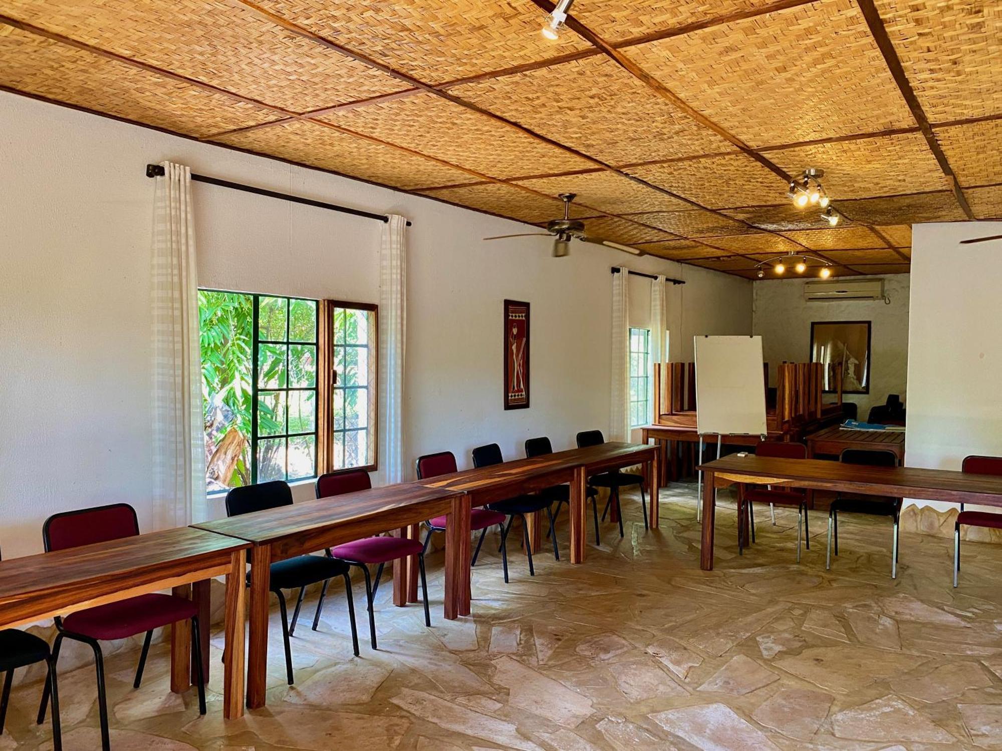 Tambuti Lodge Rundu Eksteriør bilde
