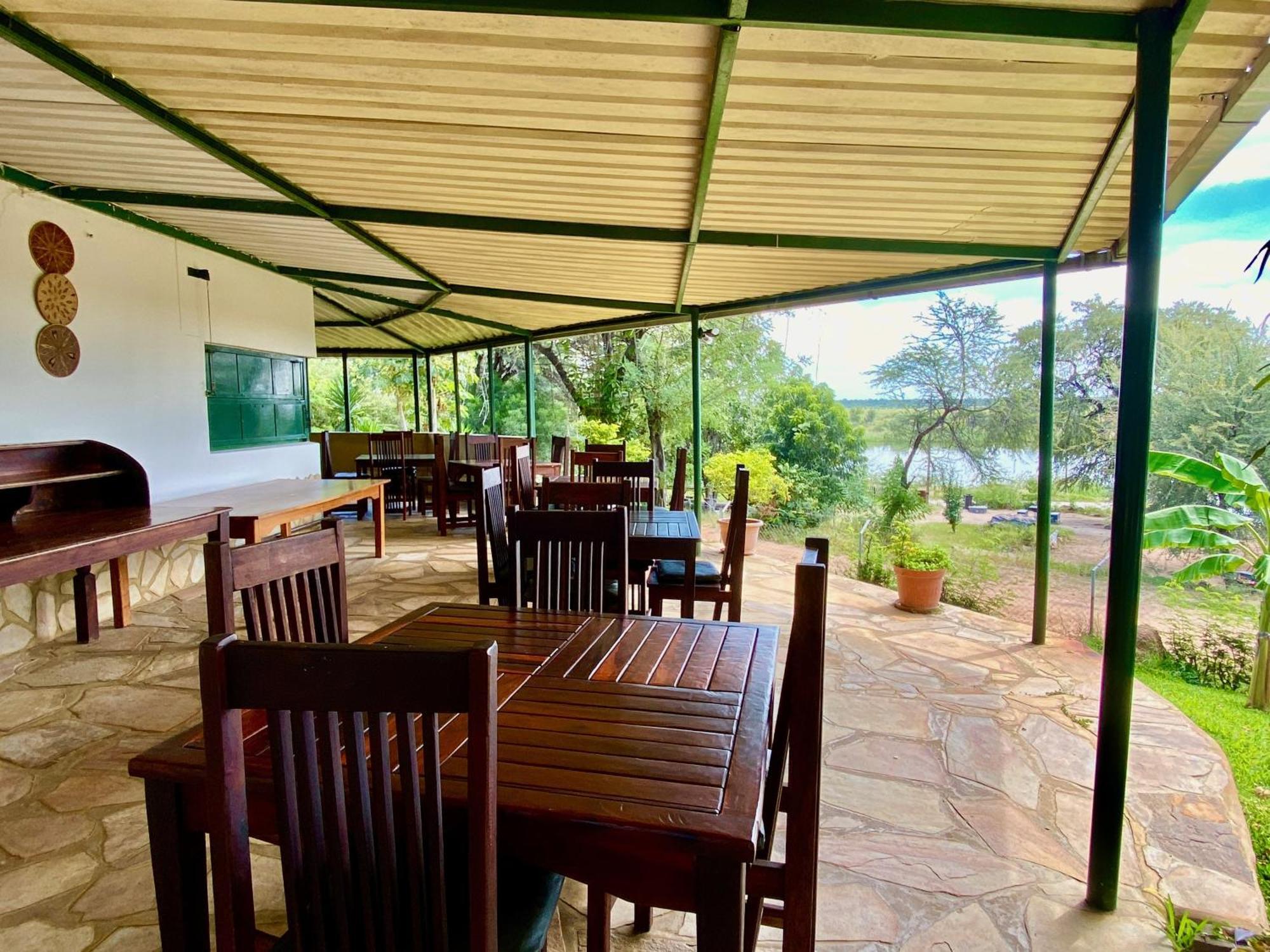 Tambuti Lodge Rundu Eksteriør bilde