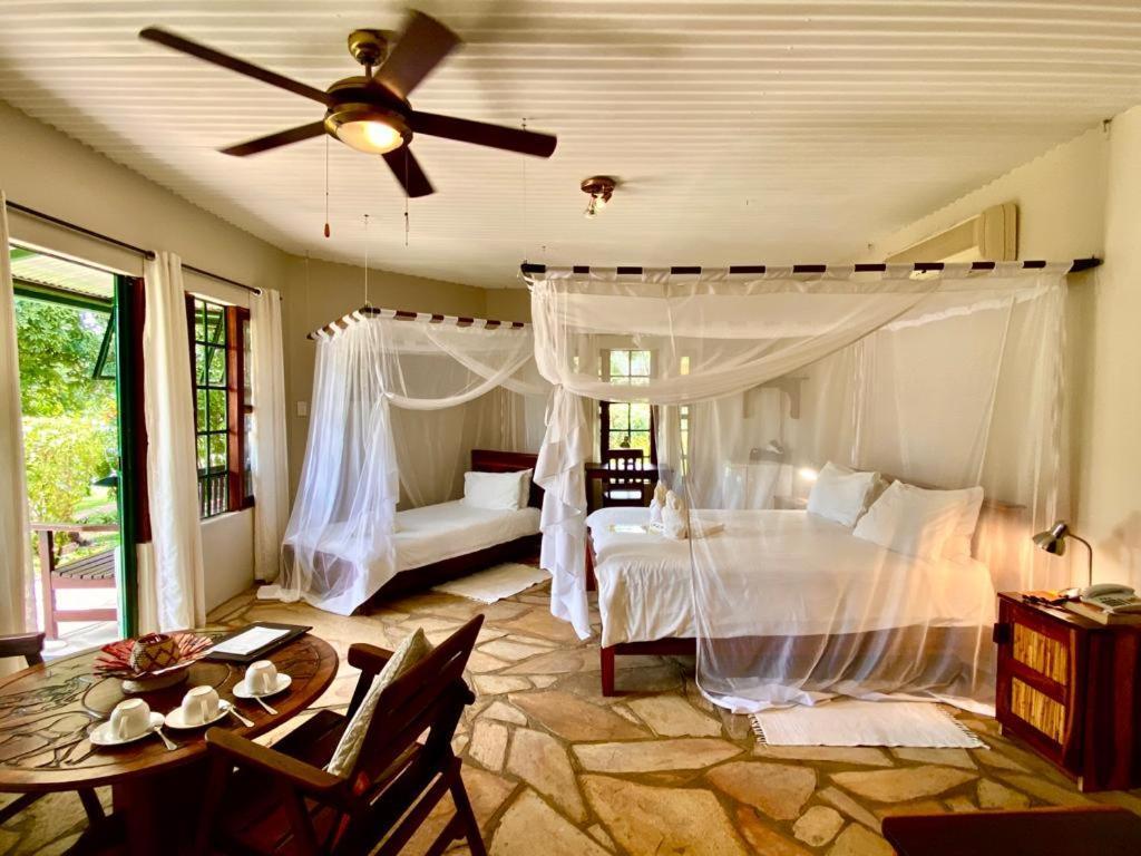 Tambuti Lodge Rundu Eksteriør bilde