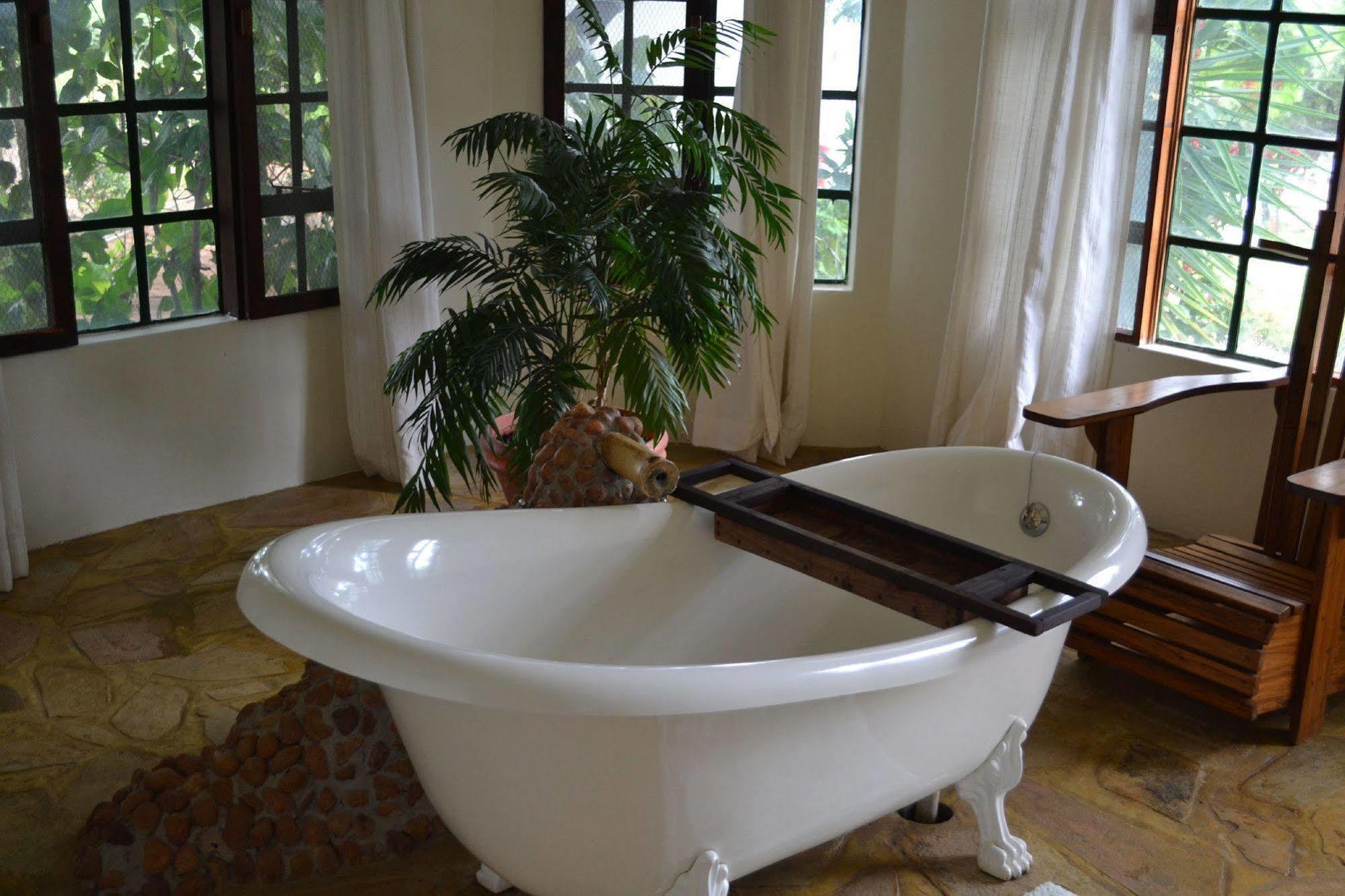 Tambuti Lodge Rundu Eksteriør bilde
