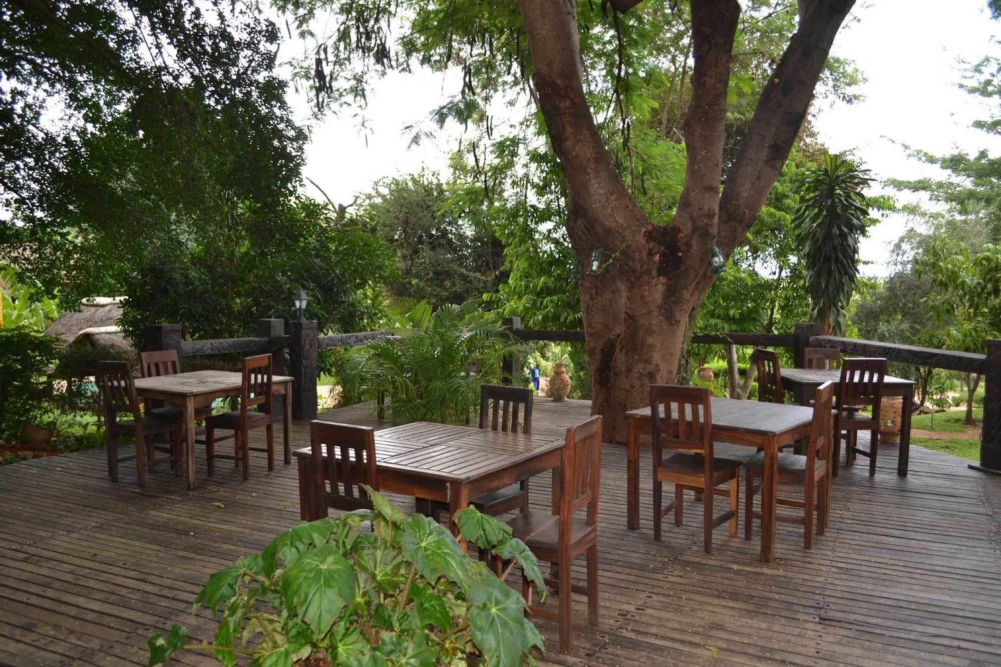 Tambuti Lodge Rundu Eksteriør bilde