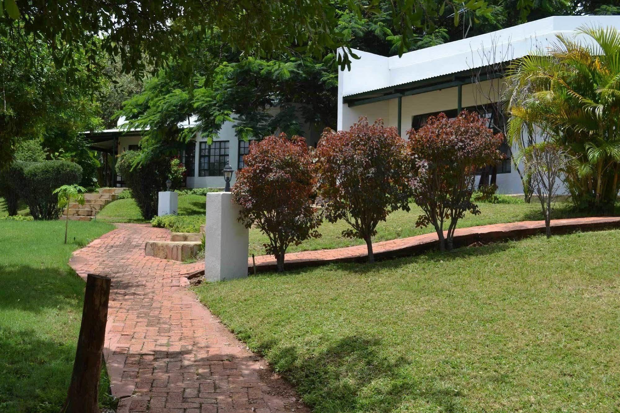 Tambuti Lodge Rundu Eksteriør bilde